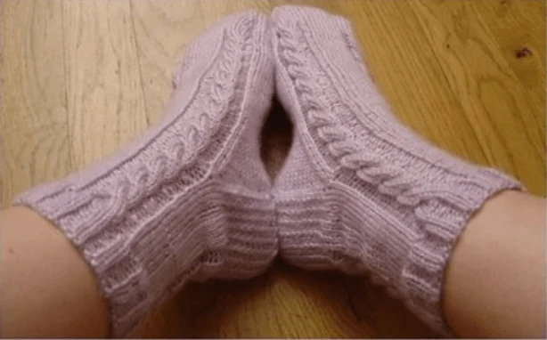 Three Cables Sock pattern - Free knitting pattern