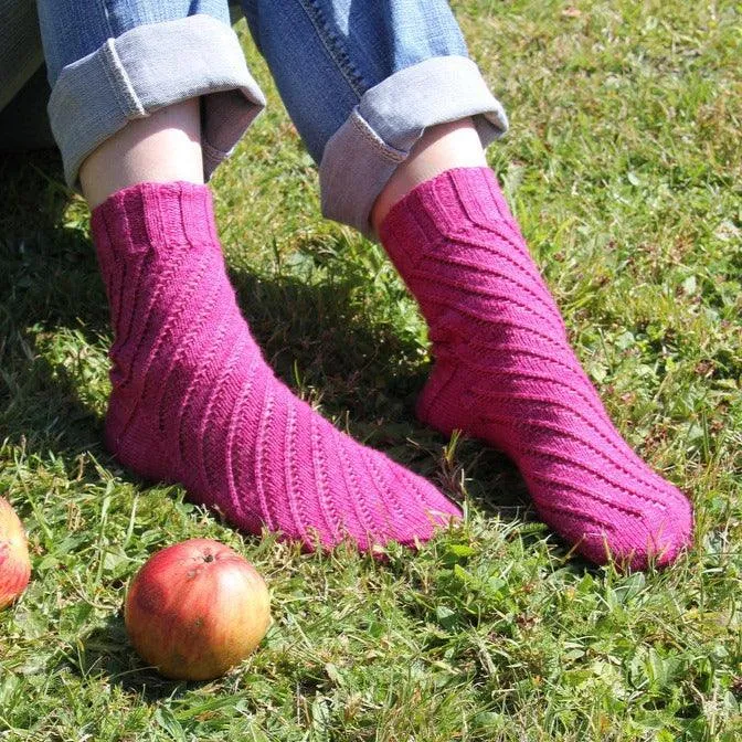 Swirly Socks - Free Knitting Pattern