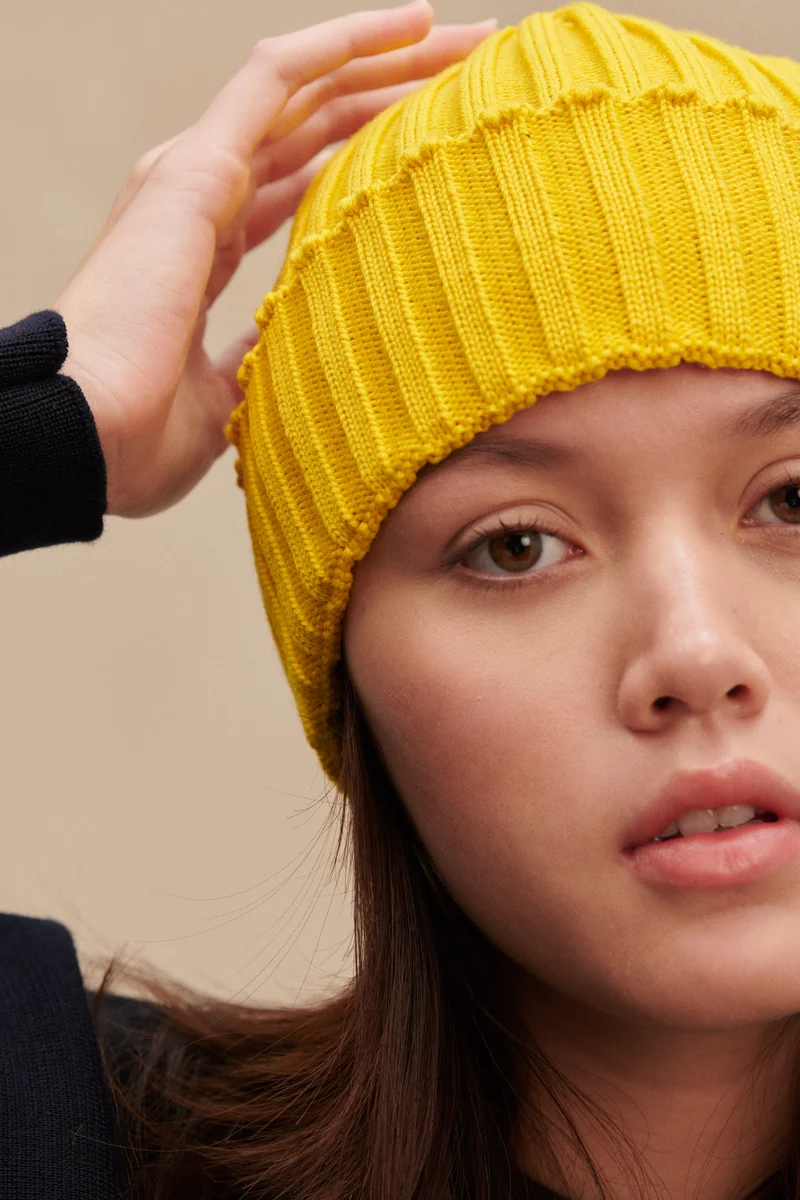 Bonnet à côtes jaune 100% laine mérinos