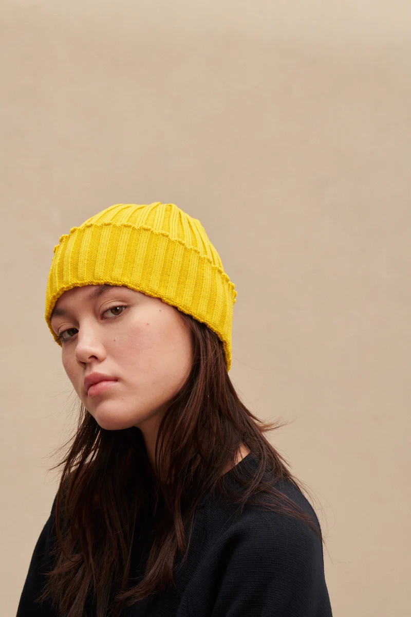 Bonnet à côtes jaune 100% laine mérinos