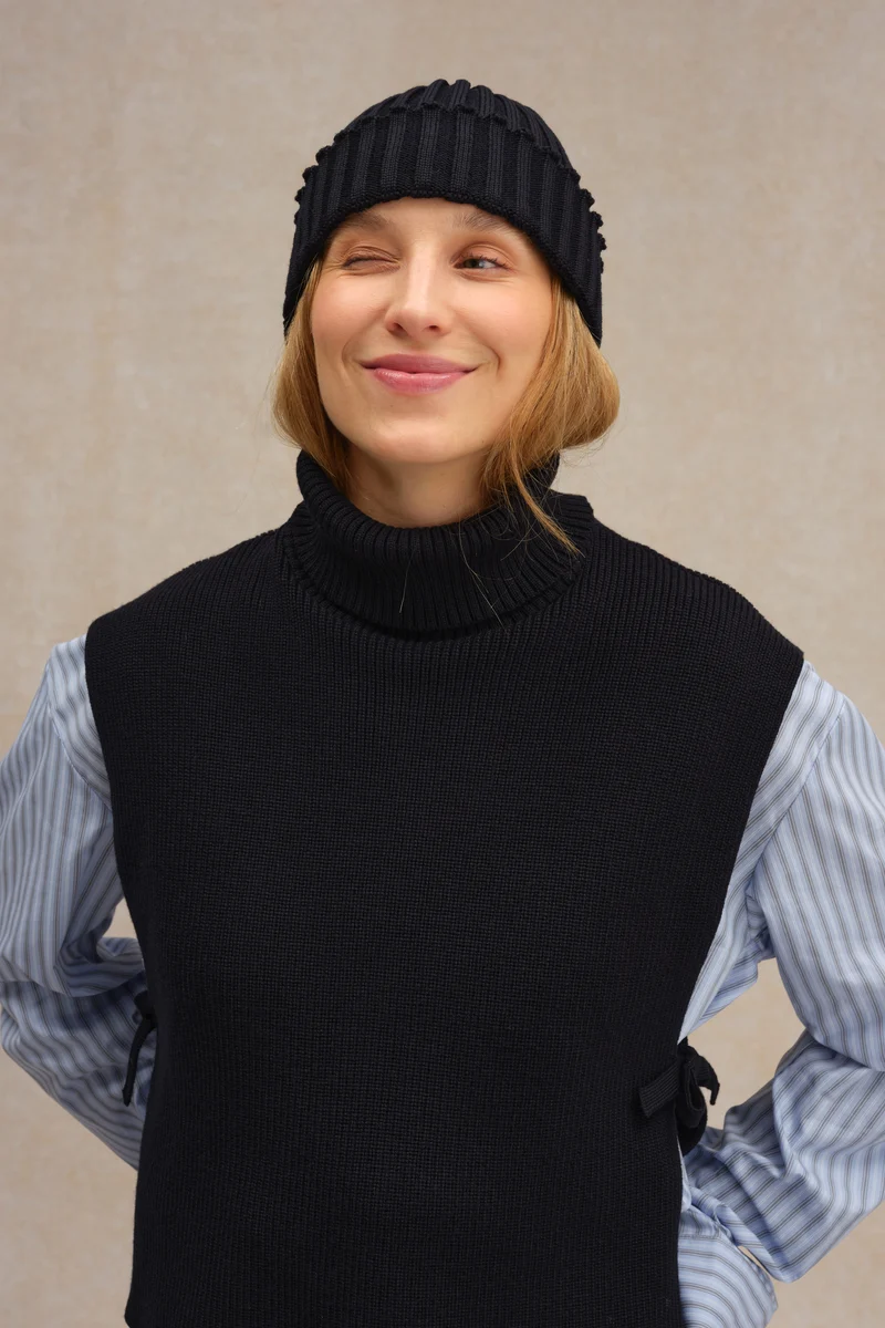 Bonnet à côtes bleu encre 100% laine mérinos
