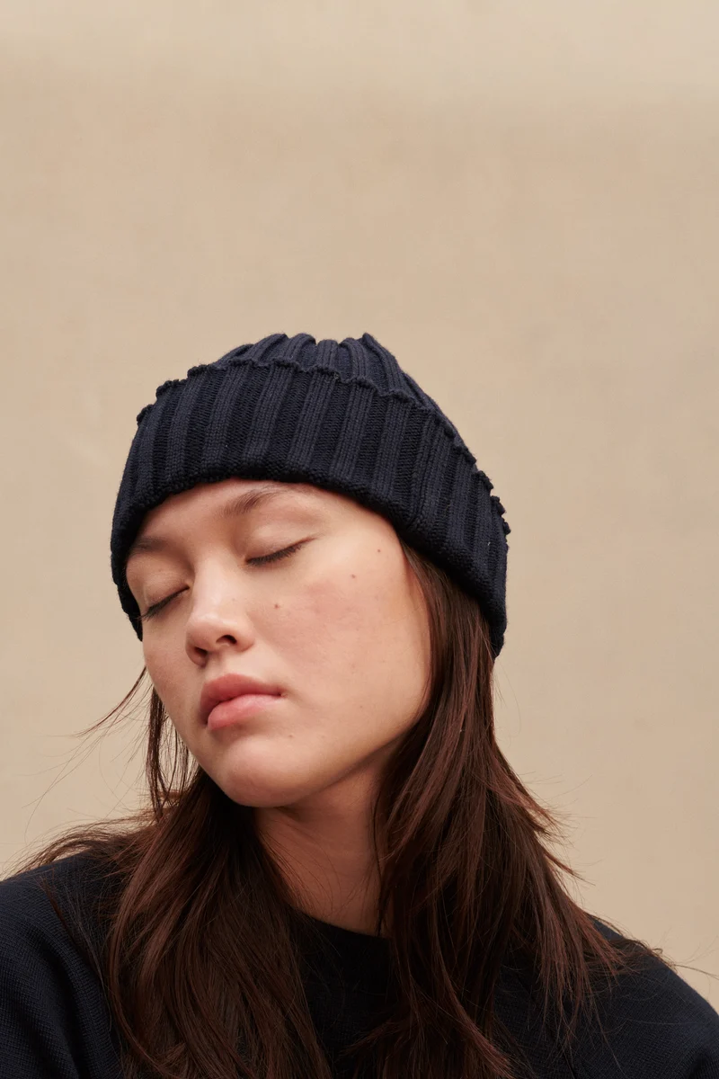 Bonnet à côtes bleu encre 100% laine mérinos