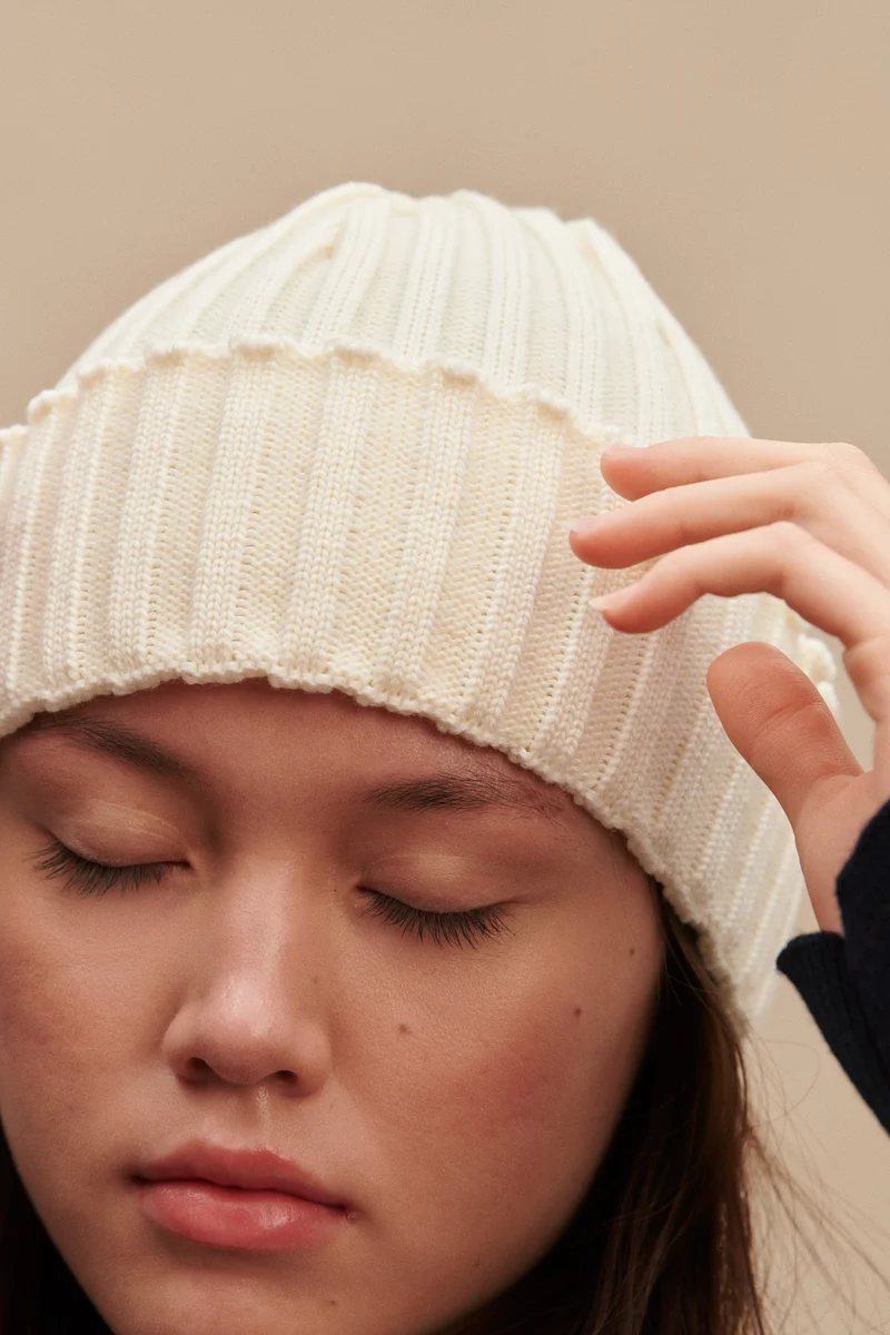 Bonnet à côtes beige écume 100% laine mérinos