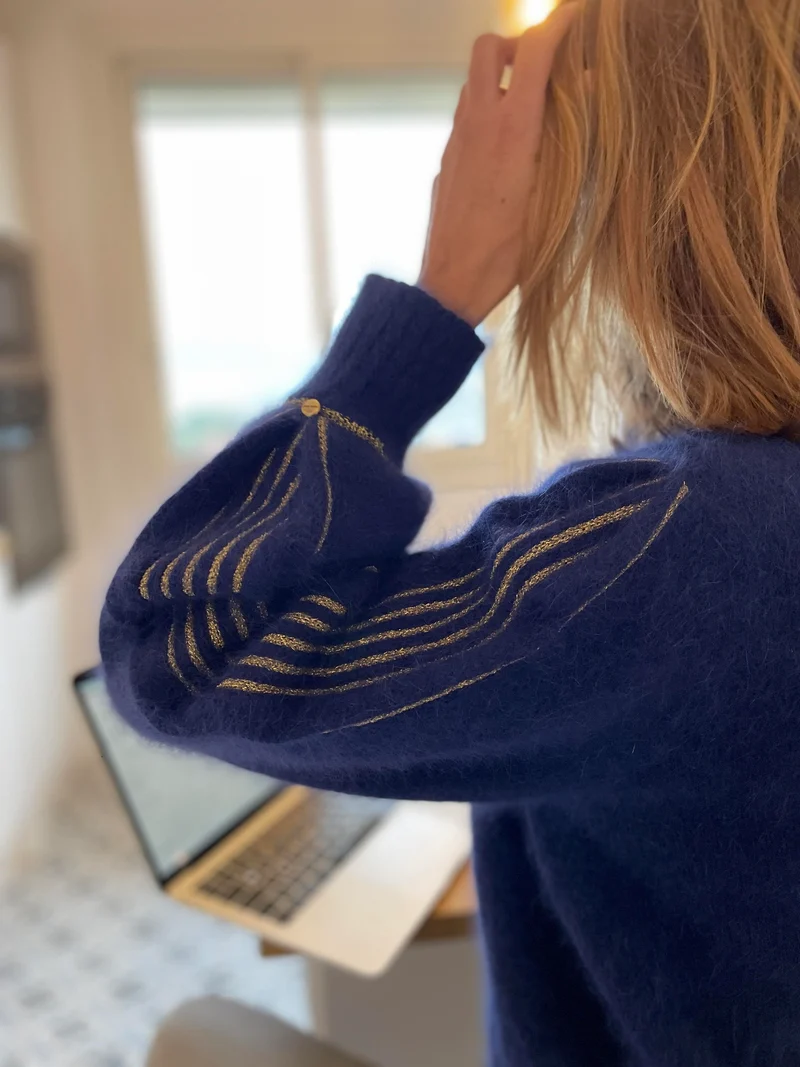 Pull Alix Angora Marine et doré.