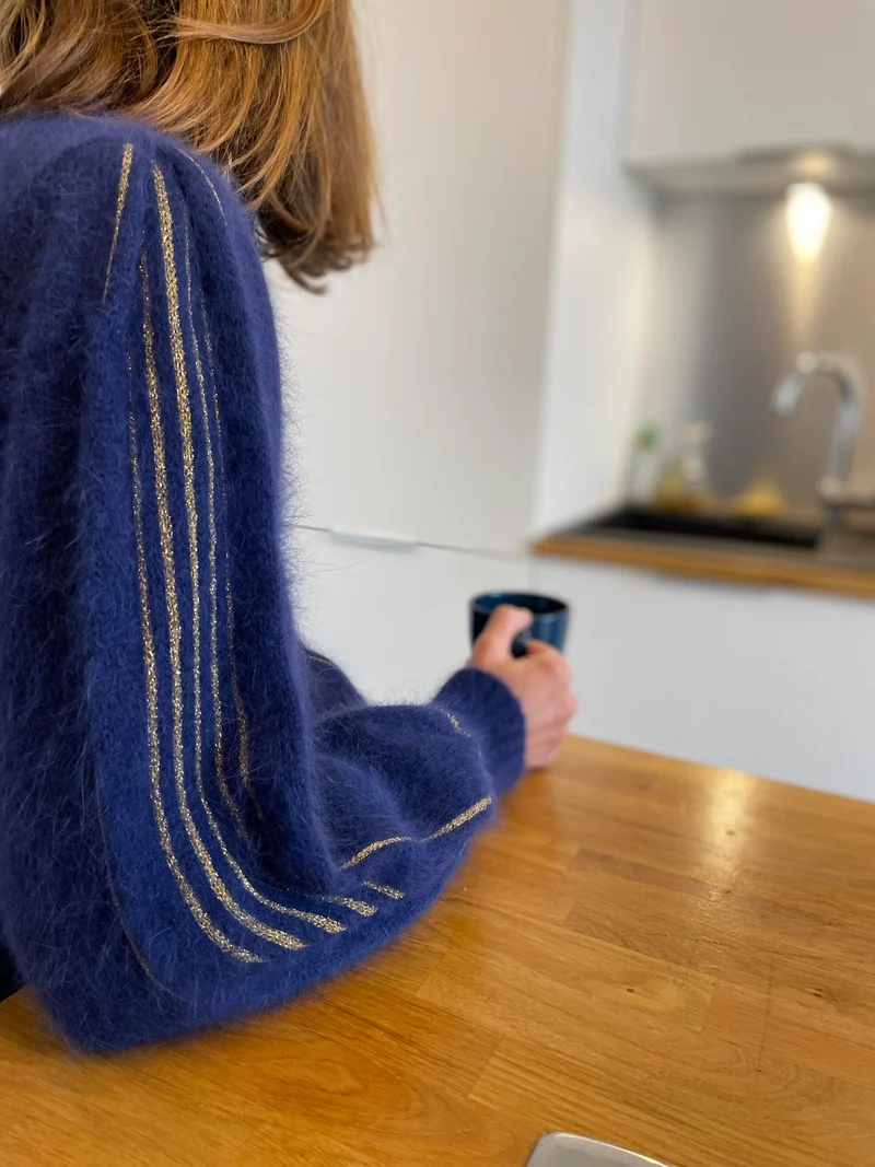 Pull Alix Angora Marine et doré.