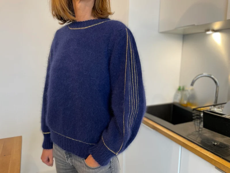 Pull Alix Angora Marine et doré.