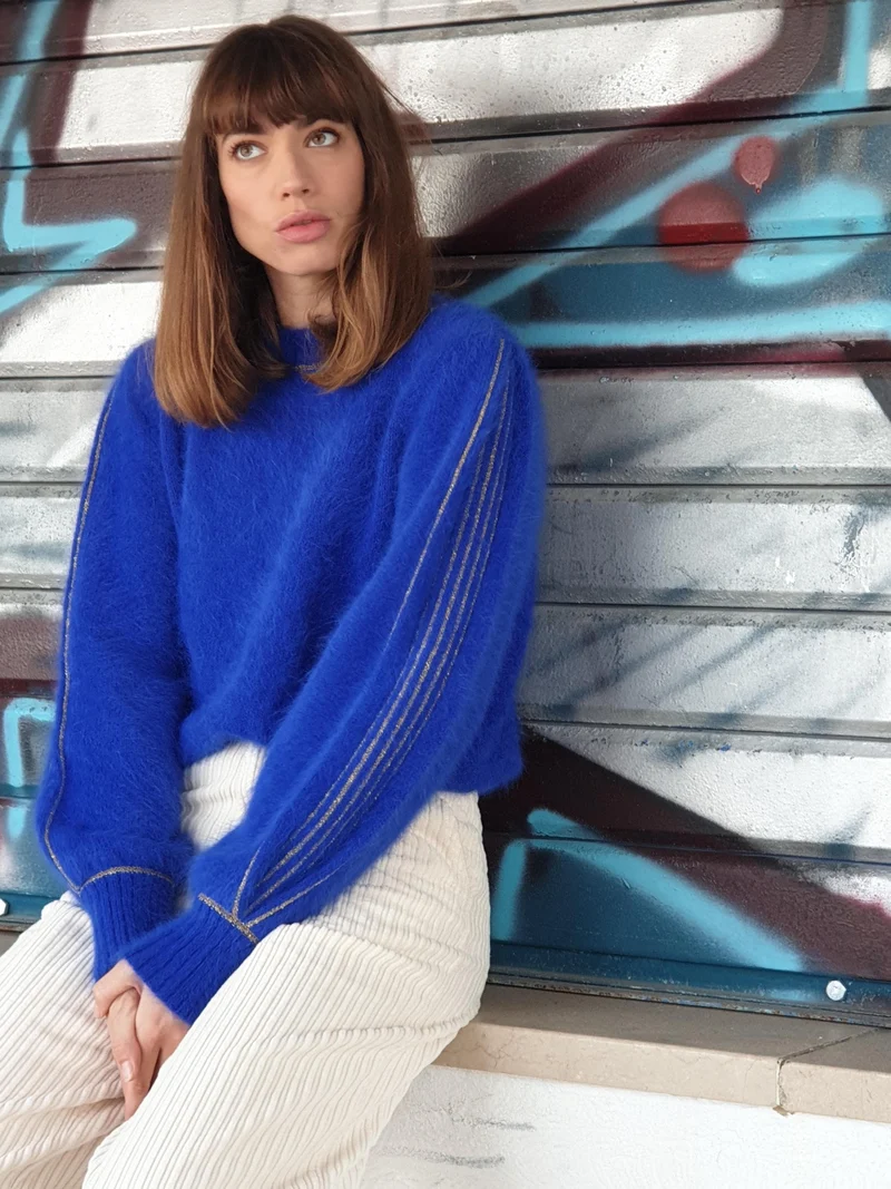 Pull Alix Angora bleu olympiade et doré.