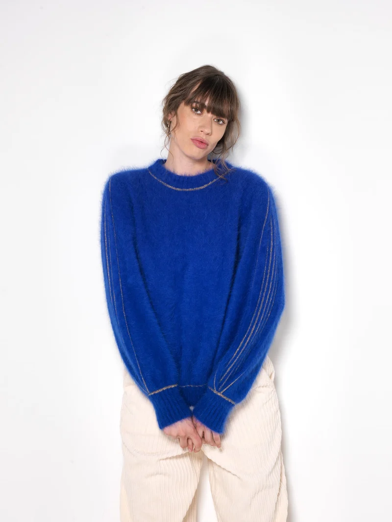 Pull Alix Angora bleu olympiade et doré.