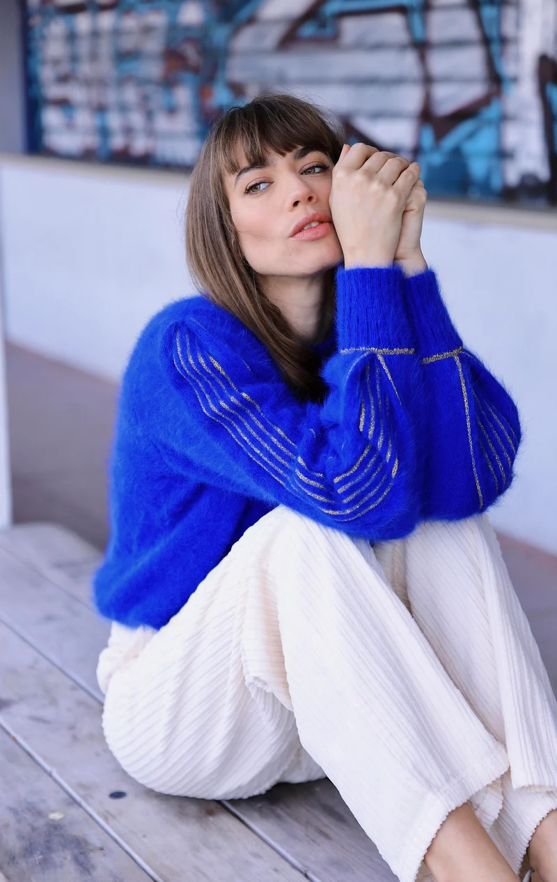Pull Alix Angora bleu olympiade et doré.