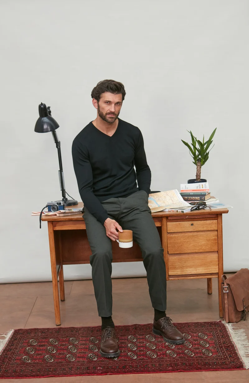 Mens Extra Fine Merino Wool V-Neck Jumper