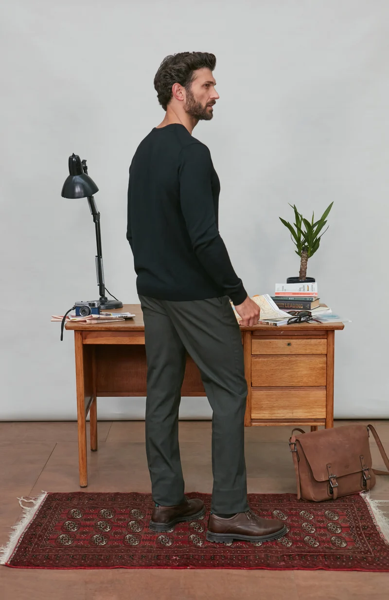 Mens Extra Fine Merino Wool V-Neck Jumper