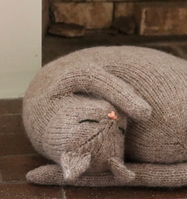 Victorian Housecats to Knit