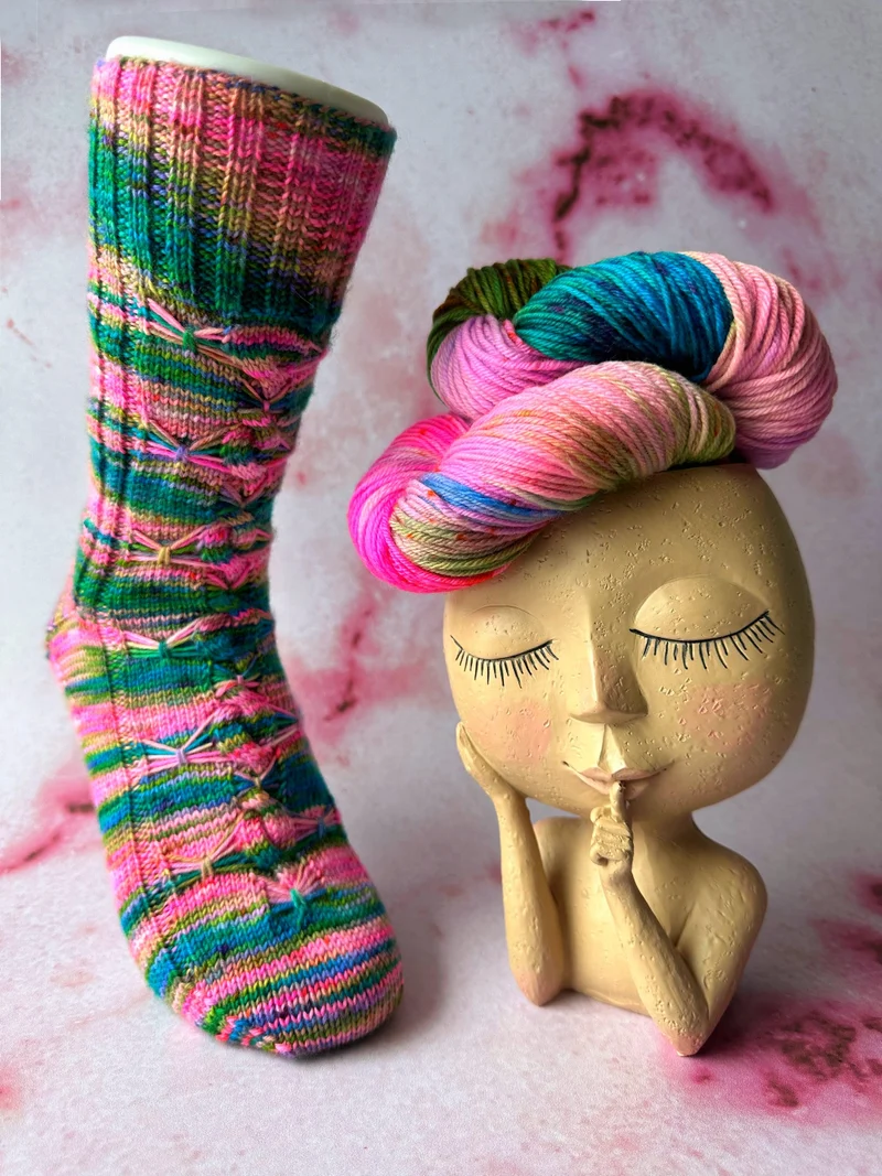 Lever de Rideau Socks | Free Knitting Pattern and Optional kit