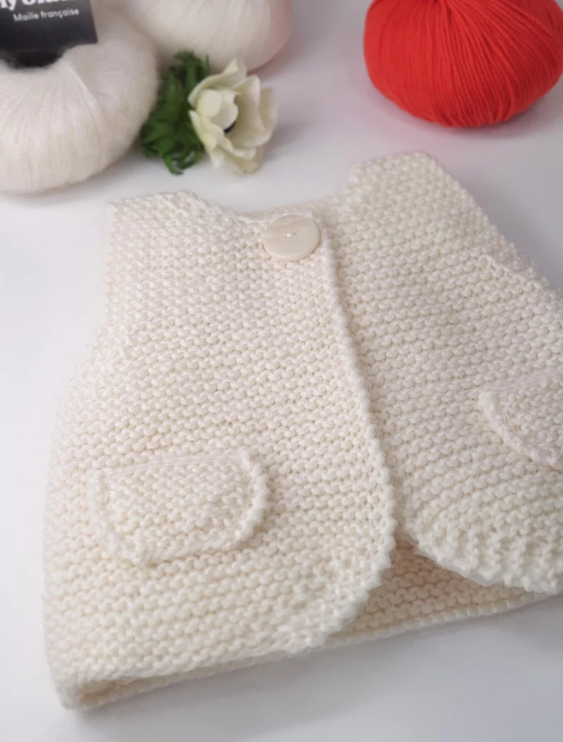 Gilet bébé Baobab à tricoter.