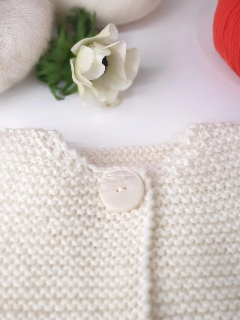 Gilet bébé Baobab à tricoter.