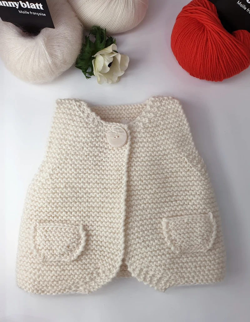 Gilet bébé Baobab à tricoter.