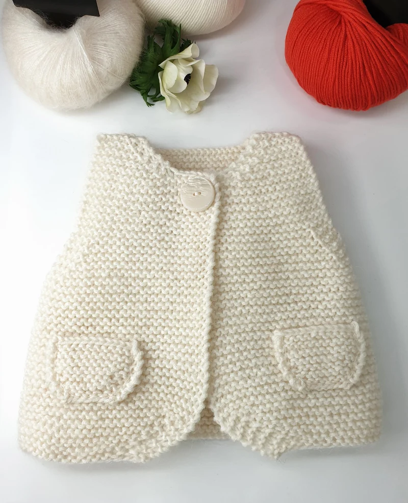 Gilet bébé Baobab à tricoter.