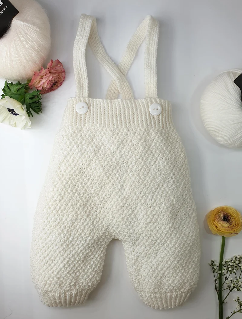 Pantalon bébé Aloes à tricoter.