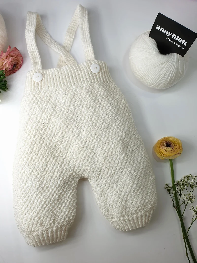 Pantalon bébé Aloes à tricoter.