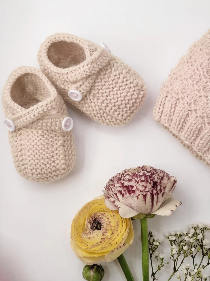 Bonnet et chaussons bébé Lila à tricoter