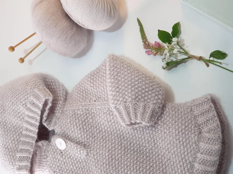 Poncho bébé Cèdre à tricoter.