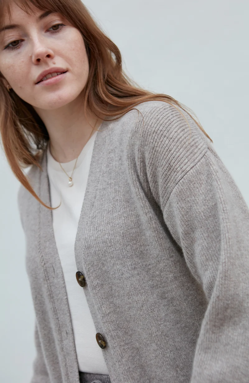 Womens Lambswool V Neck Ribbed Cardigan with Pockets