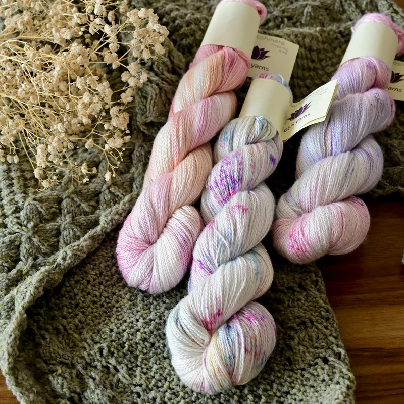 fils de lotus soyeux cashmere doigté peint à la main
