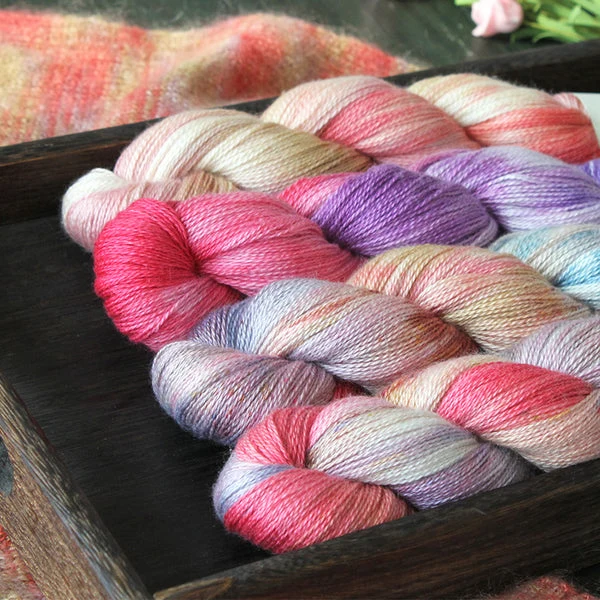 fils de lotus soyeux cashmere doigté peint à la main