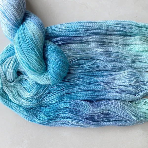 fils de lotus soyeux cashmere doigté peint à la main