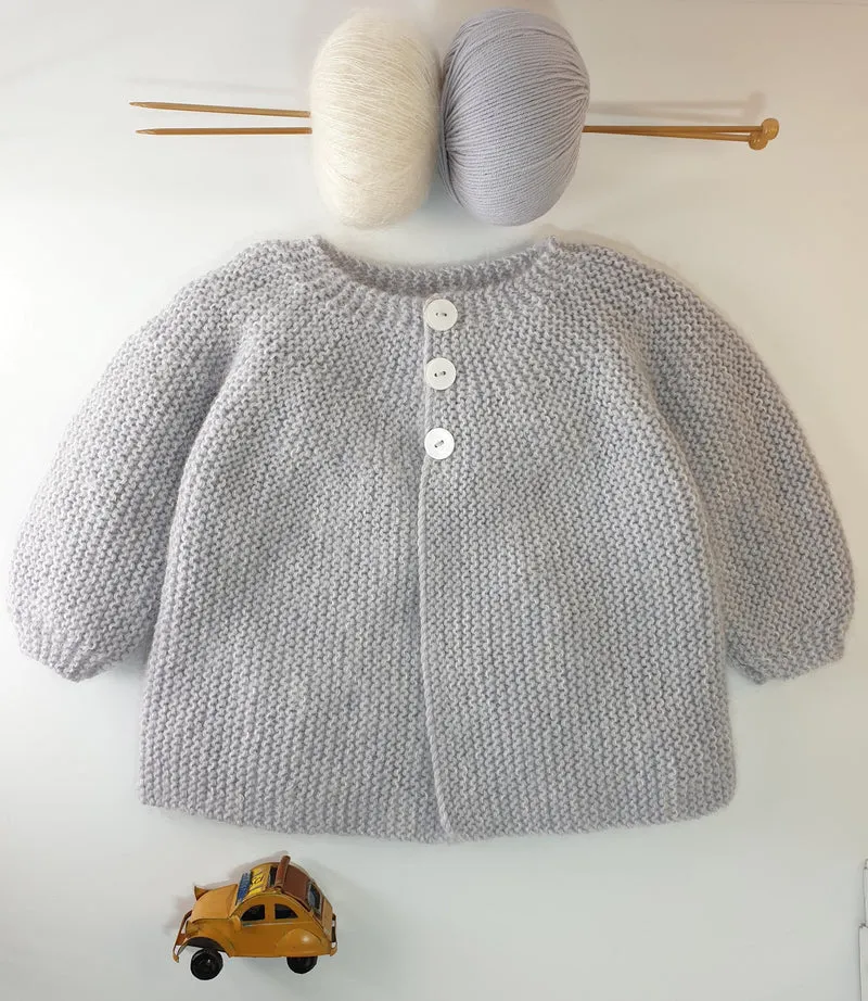 Manteau bébé Acacia à tricoter.