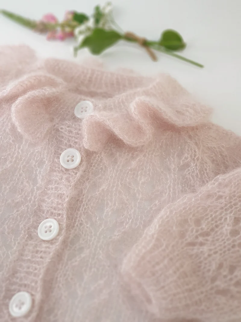 Cardigan bébé Châtaigne à tricoter.