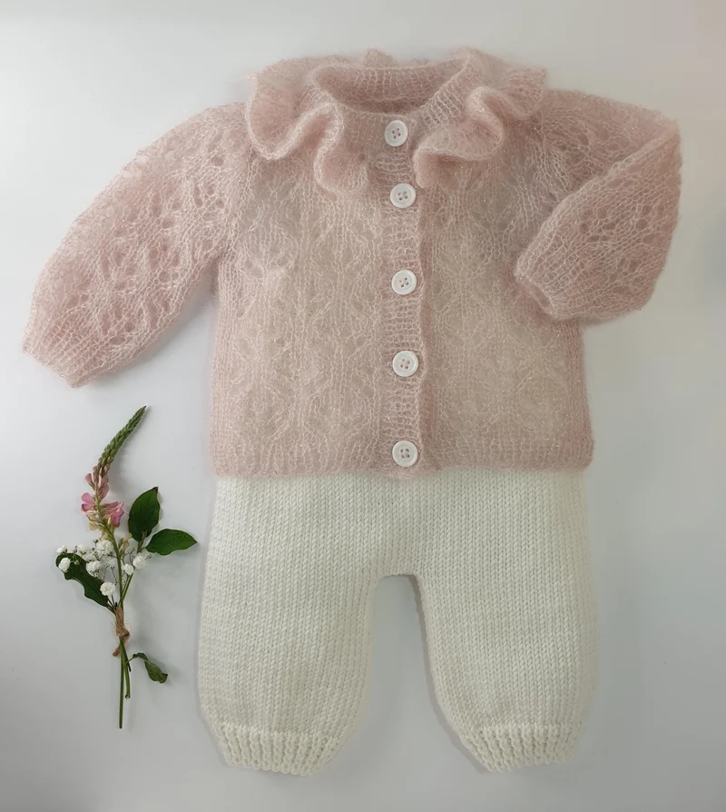 Cardigan bébé Châtaigne à tricoter.