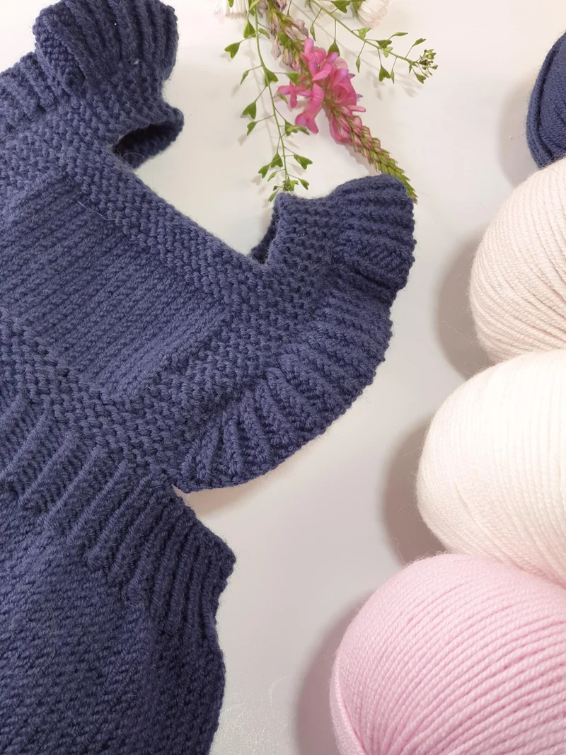 Robe bébé Hiba à tricoter.
