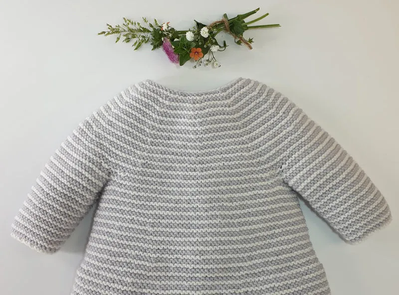 Brassière bébé Orchidée à tricoter.