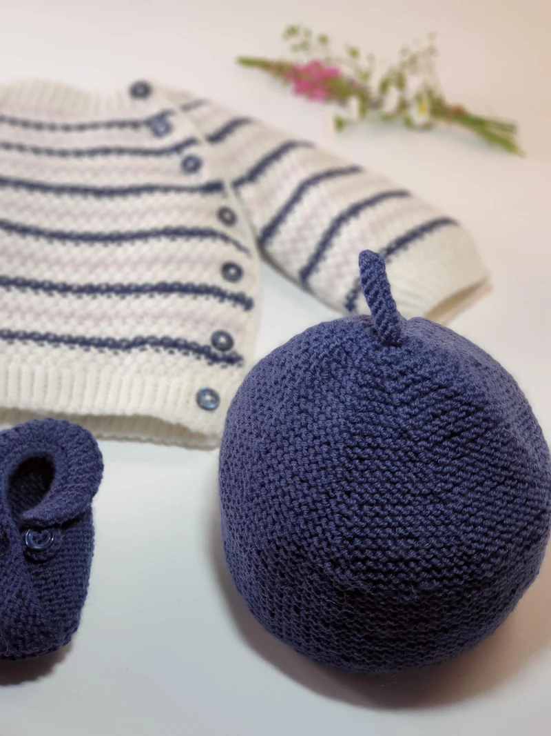 Bonnet et chaussons bébé Citron à tricoter.