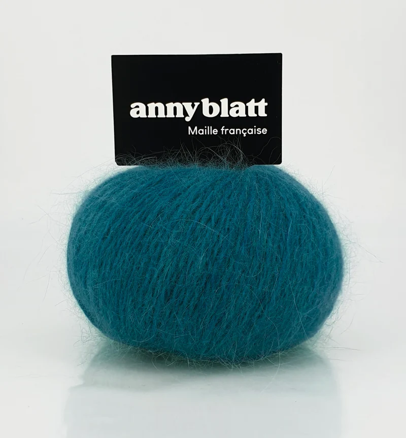Pelote Angora Douceur : 50% Angora français 50% laine mérinos.