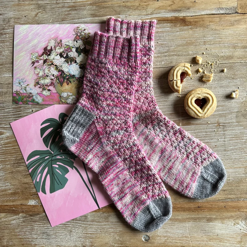 East End Socks | Knitting pattern with or without yarns