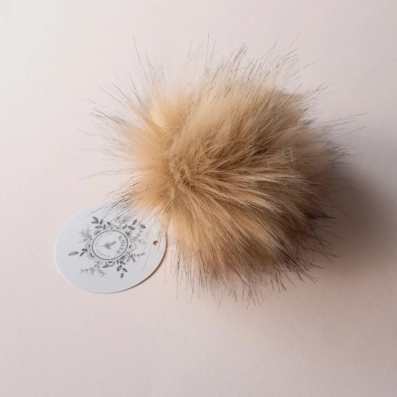 Pompon Fausse Fourrure - Knits by ce