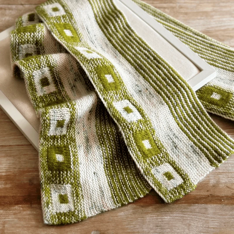 Carrés de Noël Scarf - Knitting pattern with Optional Kit