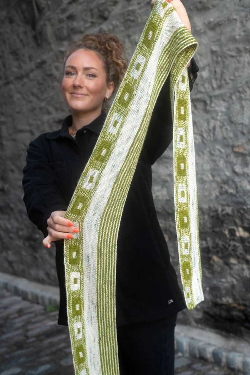 Carrés de Noël Scarf - Knitting pattern with Optional Kit