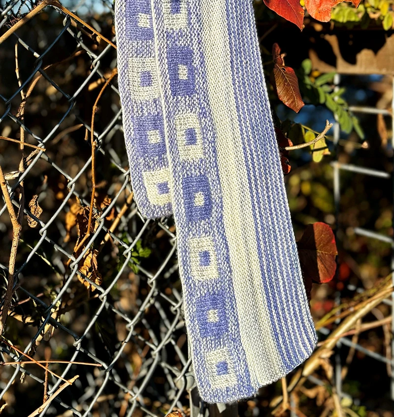 Carrés de Noël Scarf - Knitting pattern with Optional Kit