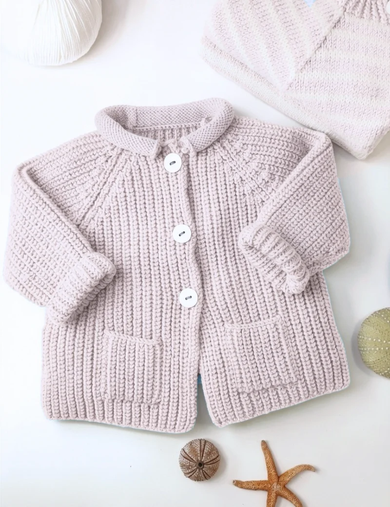 Veste bébé Acajou à tricoter.