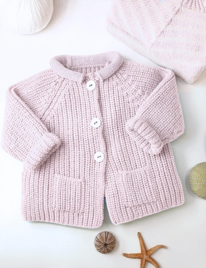 Veste bébé Acajou à tricoter.