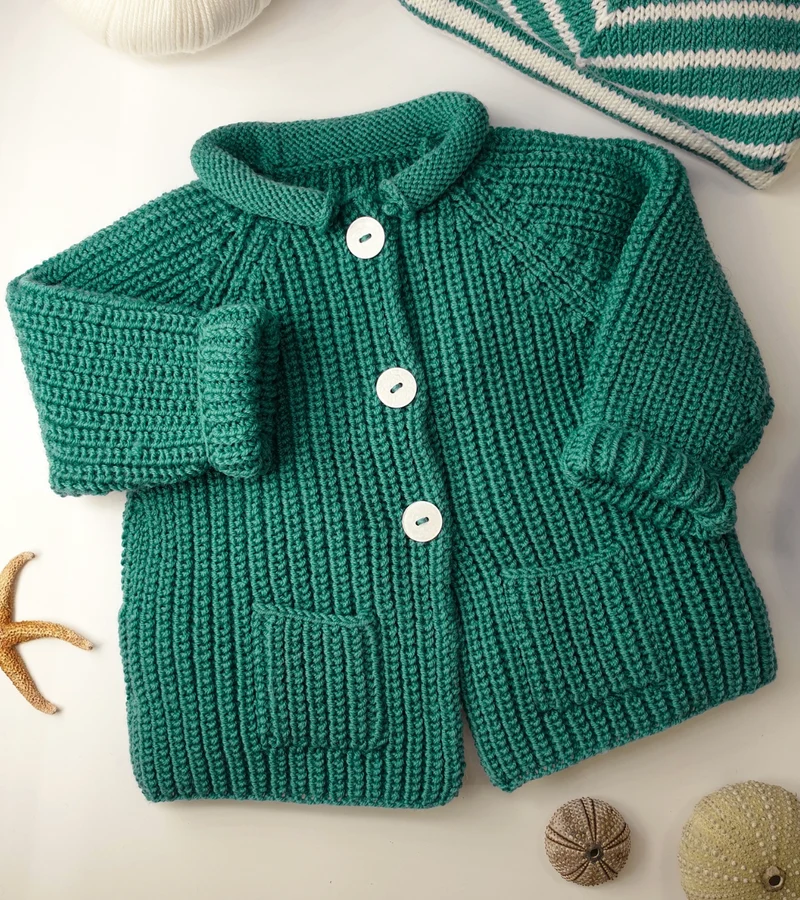 Veste bébé Acajou à tricoter.