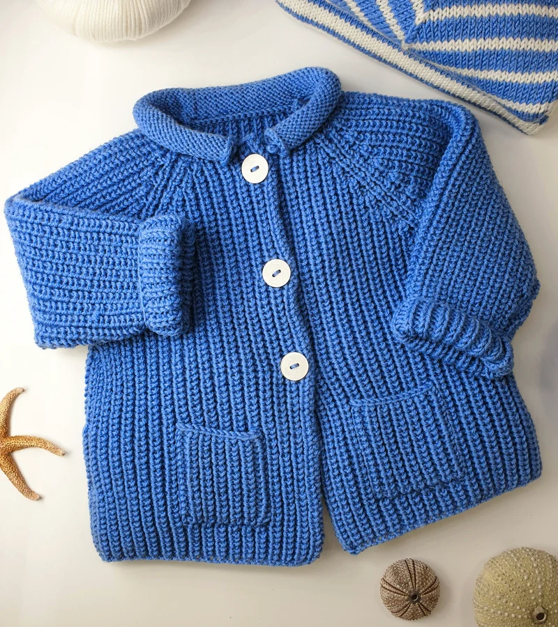 Veste bébé Acajou à tricoter.