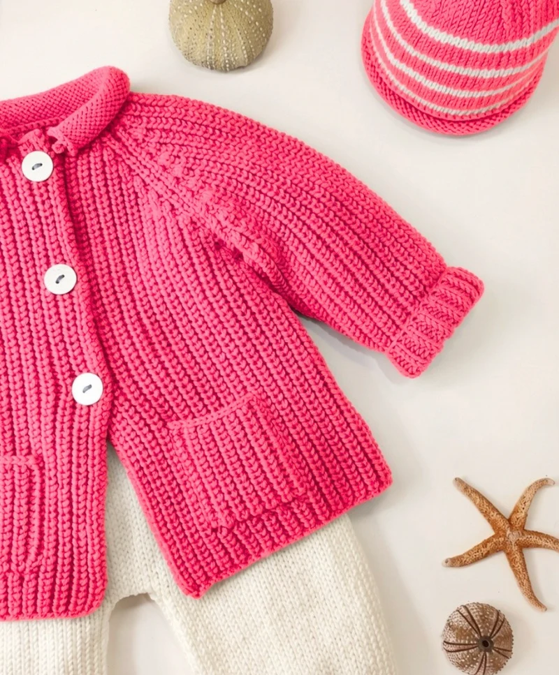 Veste bébé Acajou à tricoter.