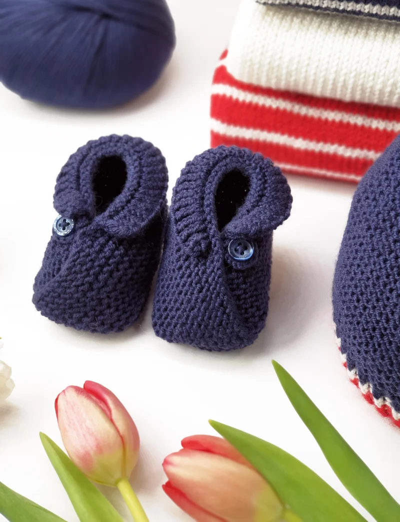 Bonnet et chaussons bébé Marie Claire Idées.