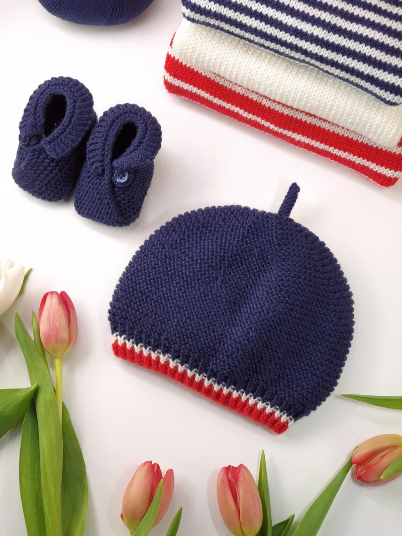 Bonnet et chaussons bébé Marie Claire Idées.