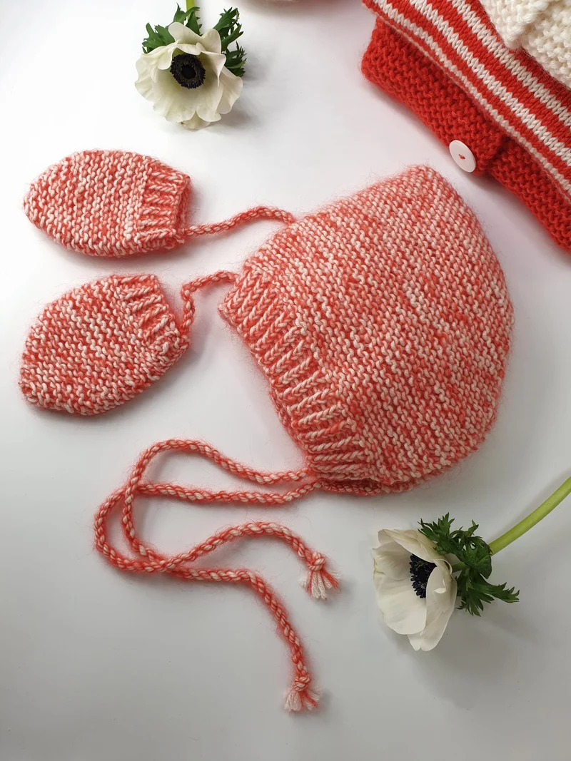 Bonnet et moufles bébé Buis à tricoter.