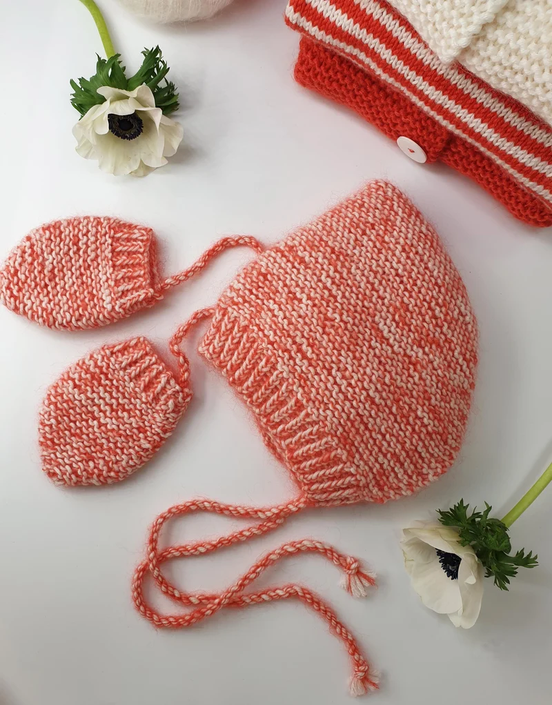 Bonnet et moufles bébé Buis à tricoter.